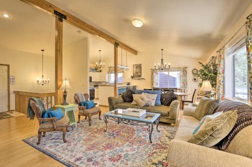 Frisco House | Homey Dog-Friendly Retreat with Deck in Dtwn Frisco!