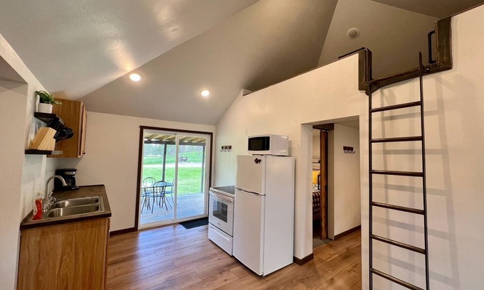 Rapid City Cabin | Horse Creek Resort - Cabin 12