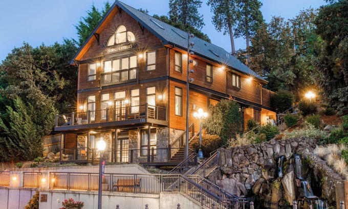 Hood River Apartment | Horsefeathers Hotel