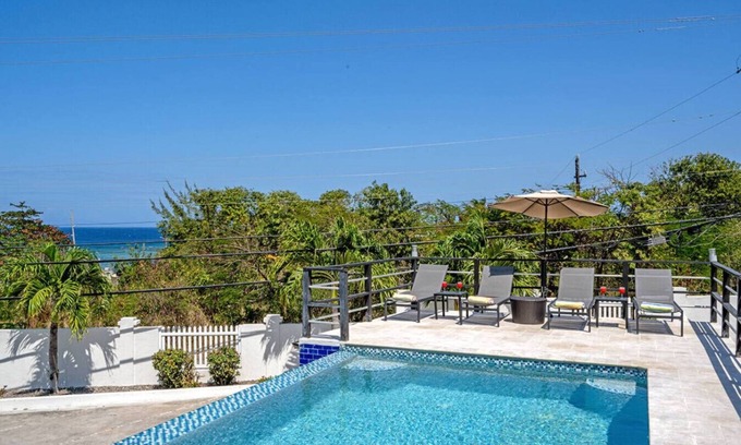 IronShore Estates Apartment | Hospitality Expert NCB4: Pool, Beach & Chef