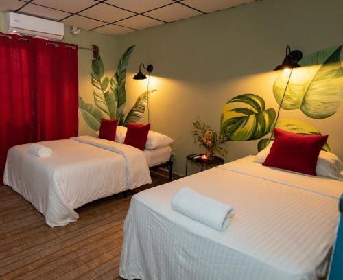 Santiago House | Hostal & Café Travelers
