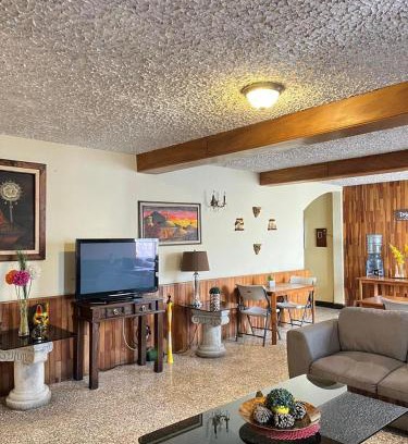 Zona 13 House | Hostal Los Volcanes
