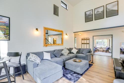 Deer Park House | Hot Tub and SHARC Passes Renovated Sunriver Retreat