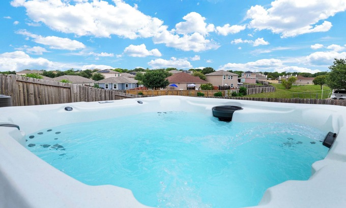 San Antonio House | Hot Tub Escape | Yard BBQ Multi Games Swing Set
