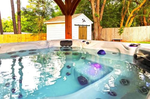 Southeast Pensacola House | Hot Tub Hideaway for pets and family