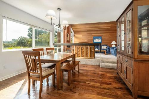 Cardiff-by-the-Sea House | Hot Tub Pool 3Bed Home