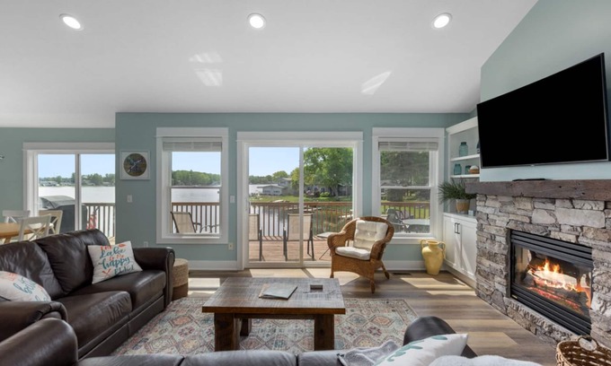 Canadian Lakes House | Hot Tub - Remodeled Canadian Lakes lakefront home with breathtaking sunsets! n