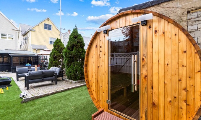 Constable Hook House | Hot Tub | Sauna | Gaming | Outdoor Grilling | NYC | EWR | Sleeps 25
