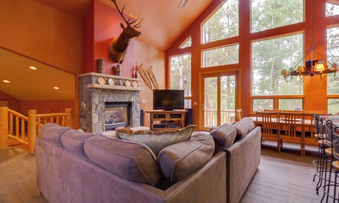 Warrior's Mark West House | Hot Tub & Ski Shuttle: Rustic Breckenridge Retreat