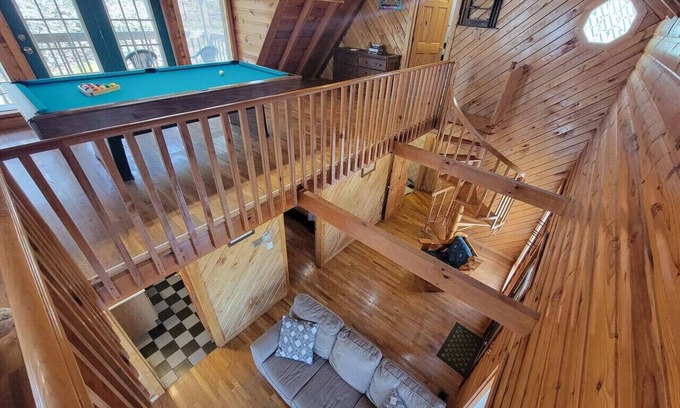 Stanton Apartment | Hot Tub, WiFi & Pool Table - Mountain Rose