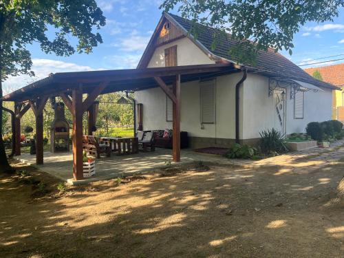 Serednye House | Hotel Окремий Будинок-Апартаменти