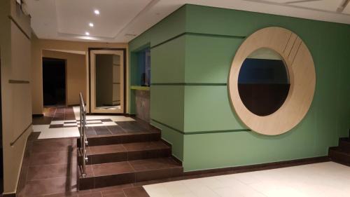 Metropolitana Hotel | Hotel 56 Avenue Plaza