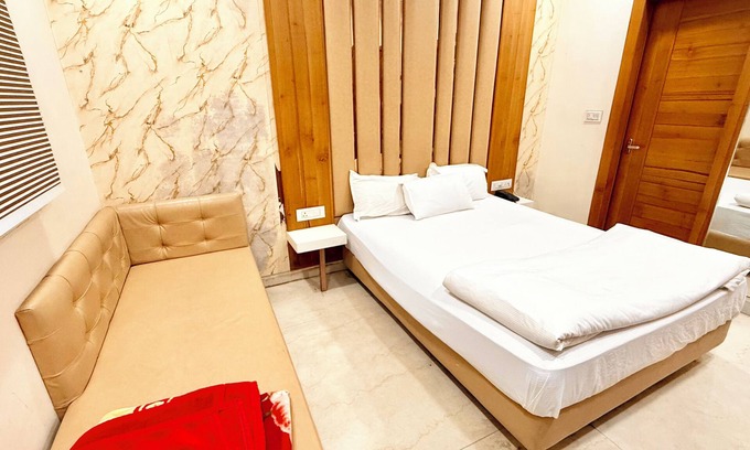 Ujjain Hotel | Hotel Apple Palace - Prime Located