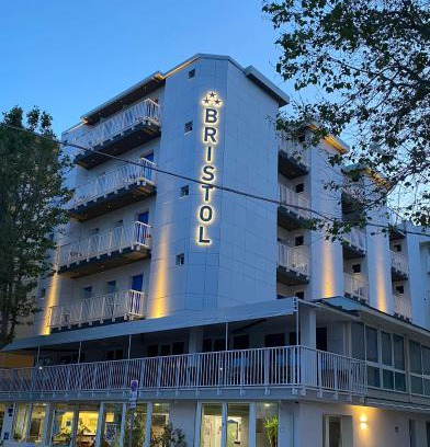 Misano Adriatico Hotel | Hotel Bristol - a 30 mt dalla spiaggia