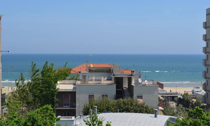 Pesaro Hotel | Hotel Capitol