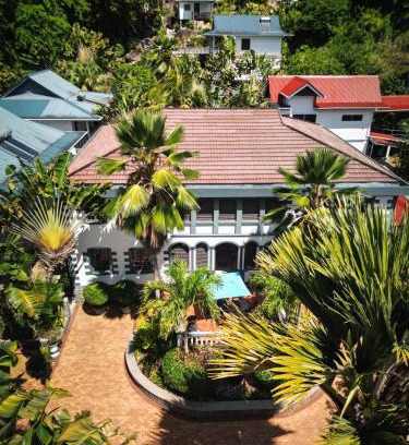 La Digue Hotel | Hotel Chateau St Cloud