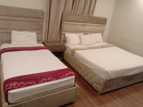 Lahore Hotel | HOTEL DAY IN Empouriem