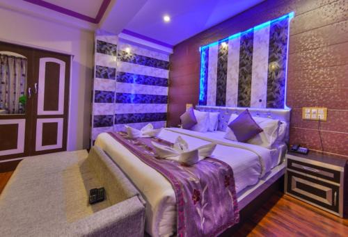 Vasant Kunj Hotel | Hotel GALXY NEAR AIRPORT T1 T2 T3