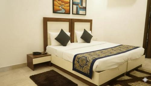 Anand Vihar Hotel | Hotel HomeAste 001 Near Yashobhoomi Convention Center