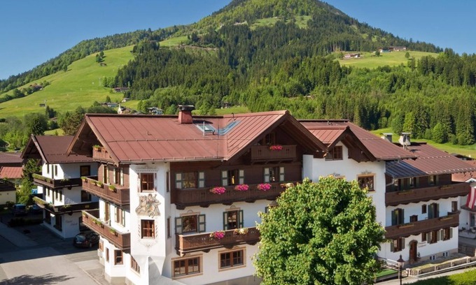 Kitzbuehel Apartment | Hotel Kirchenwirt - Doppel mit Dusche od. Bad, WC