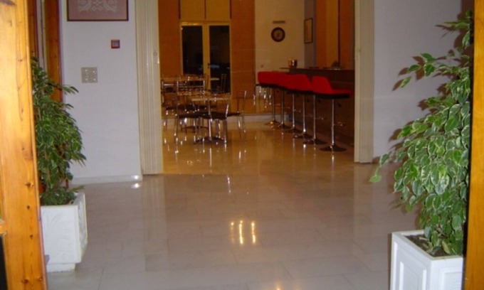 Kaligata Hotel | Hotel Kourkoumelata is located in Kefalonia, near Avithos beach and the airport.