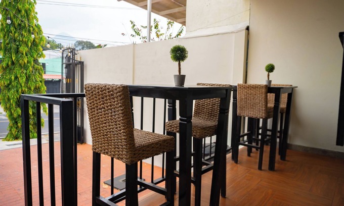 San Salvador House | Hotel La Capilla - Suites & Apartments San Benito