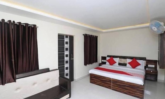 Mathura Hotel | Hotel LR Regency