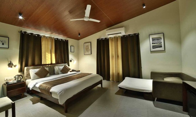 Mount Abu Hotel | Hotel Marigold With Swimming Pool By SAH