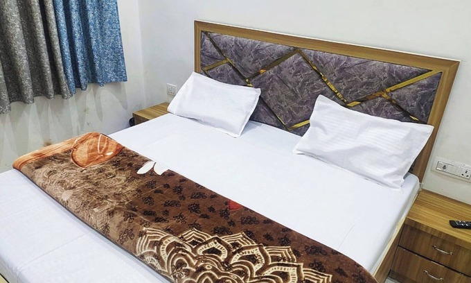 Mathura Hotel | Hotel Meera residency Mathura