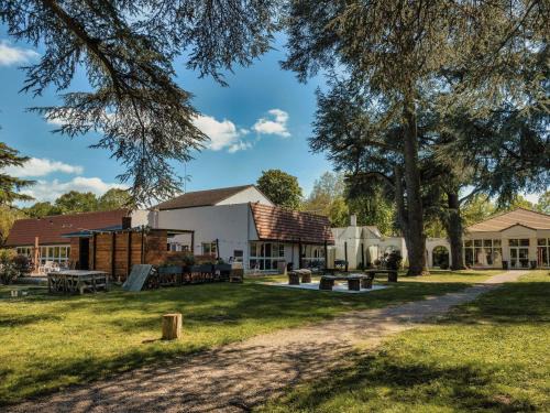 Le Coudray-Montceaux Hotel | Hotel Mercure Parc du Coudray - Barbizon