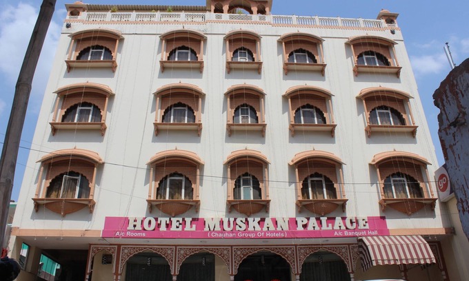 Sindhi Camp Hotel | Hotel Muskan Palace