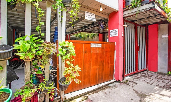 Siwalankerto Hotel | Hotel O Griyo Sonia