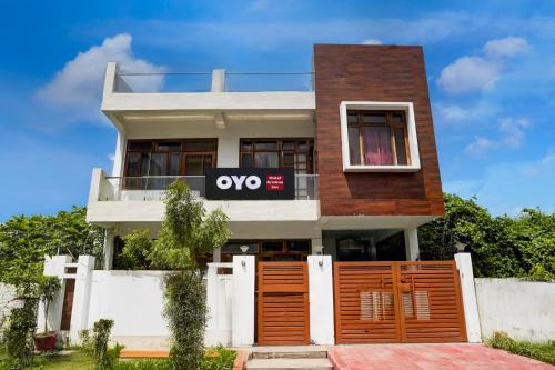 Gomti Nagar Hotel | Hotel O Krishna Villa