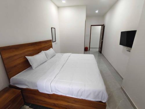 Nashik Hotel | Hotel O Nashik Road Railway Station