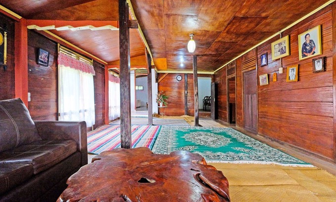 Makassar Hotel | Hotel O Tatto Bara Homestay Near Tongkonan Payung Pangden