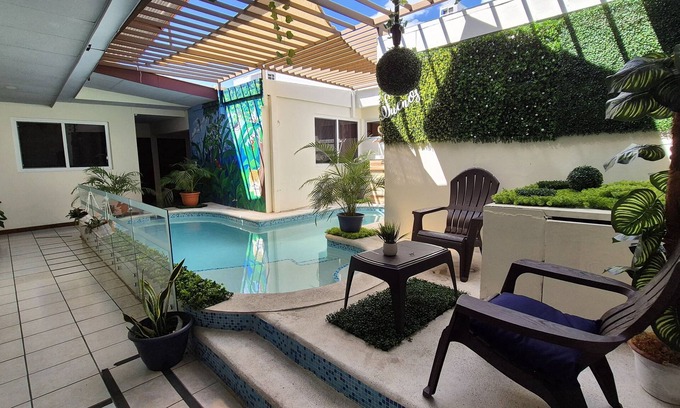 San Salvador House | Hotel Sueños