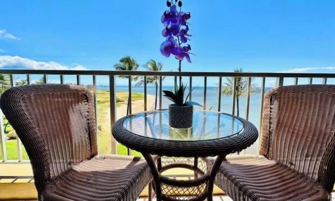 Kihei Condo | Hotel-zoned Oceanview Oceanfront Penthouse! - Menehune Shores 619