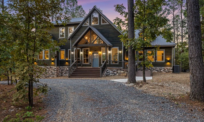 Broken Bow Cabin | HotTub/GameRm/Deck Kitchen/Playset/Dog OK