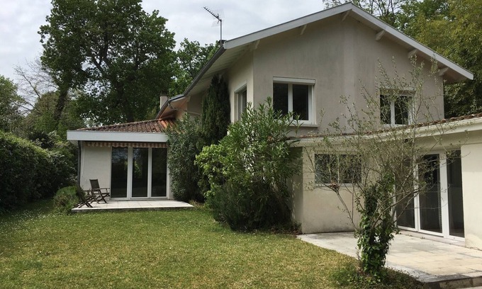 Bruges House | HOUSE 260 M2 5 BEDROOMS POOL GARDEN 1. 600 M2 NEAR BORDEAUX CENTRE