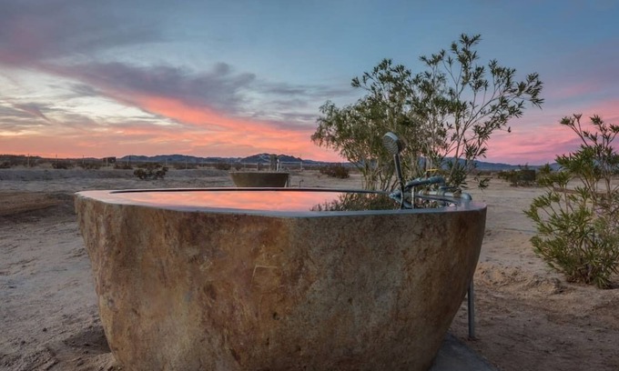 Wonder Valley House | House 3 Tamarisk · Tamarisk House 4bd/4ba w/Yoga Room & Hot Springs