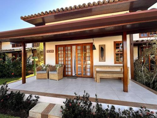 Manguinhos House | House 4 Minutes from Manguinhos Beach with Pool, Sauna, and Kids' Area