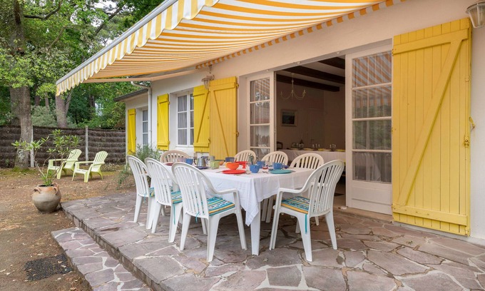 Saint-Brevin-les-Pins Ski Chalet | House between pine trees and beach
