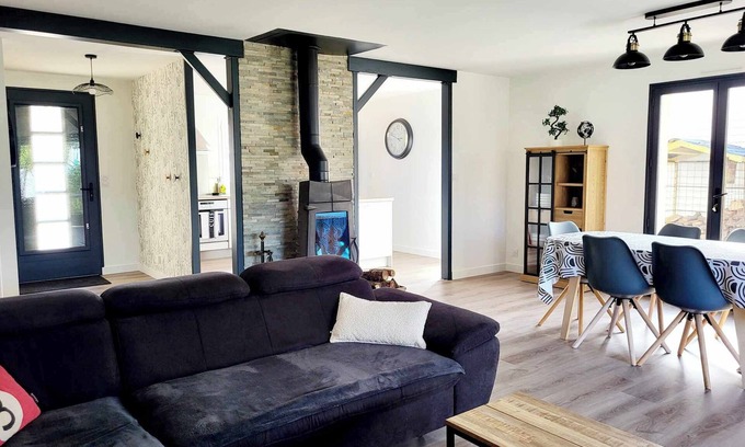 La Barre-de-Monts House | House between forest and sea
