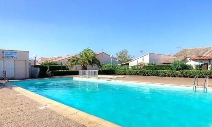 Saint-Cyprien Plage Ski Chalet | House in residence with swimming pool 3 bedrooms in St Cyprien