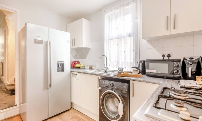 Lowestoft Cottage | House of Light is a clean, bright and spacious accommodation set in the beautiful town Harwich.