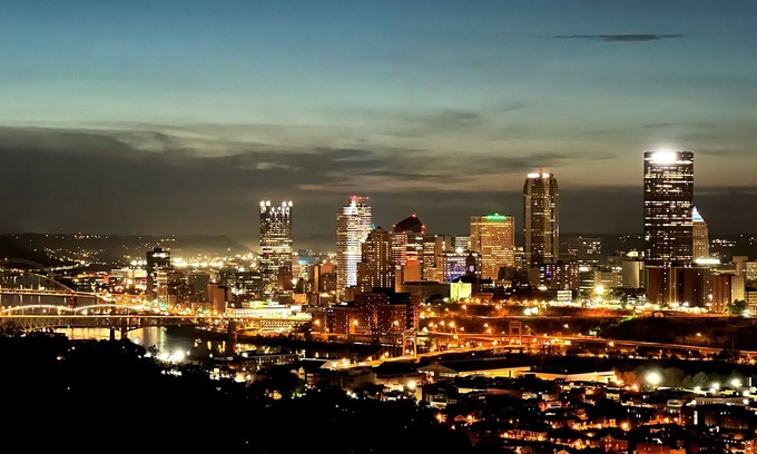 South Side Slopes House | House overlooking City Skyline, River and Bridges