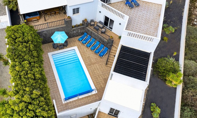 Tias Ski Chalet | House Paradise View - Private Pool, Jacuzzi, Air-con and BBQ By Lanzarote Vacation Homes