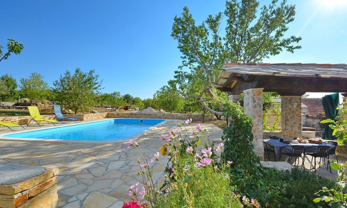 Benkovac House | House Pavlovi dvori (87901-K1) - Gornje Biljane