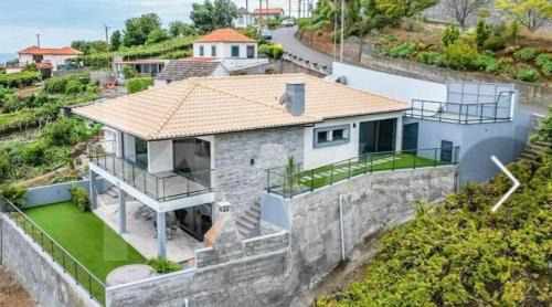 Estreito da Calheta House | House - sleeps 3 free parking garden & jacuzzi
