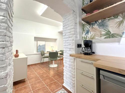 Laredo Apartment | House with a patio in the center